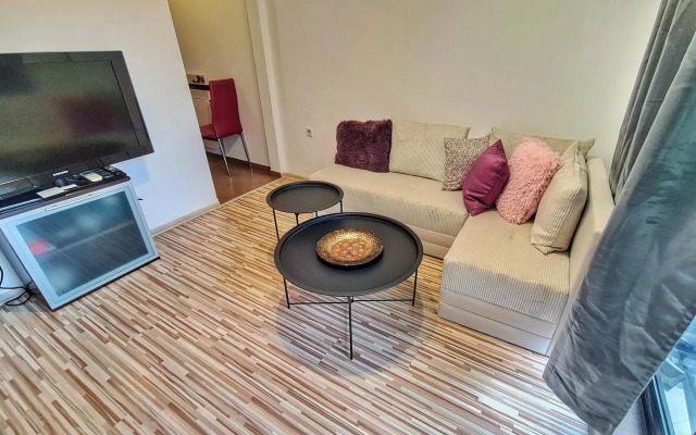 Roxy Apartment