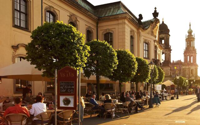 Отель Hilton Dresden Германия, Дрезден - 3 отзыва об отеле, цены и фото номеров - забронировать отель Hilton Dresden онлайн вид на фасад