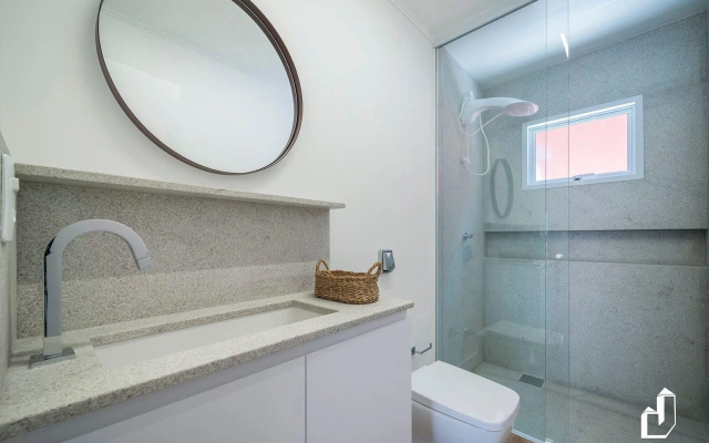 Casa Com 02 Dormitórios E Jacuzzi Aquecida