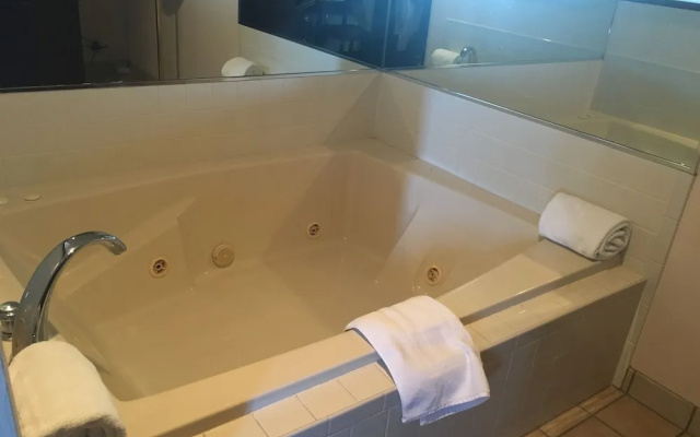 Derby Inn & Suites