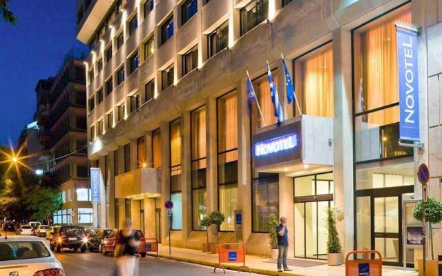 Отель Novotel Athenes вид на фасад