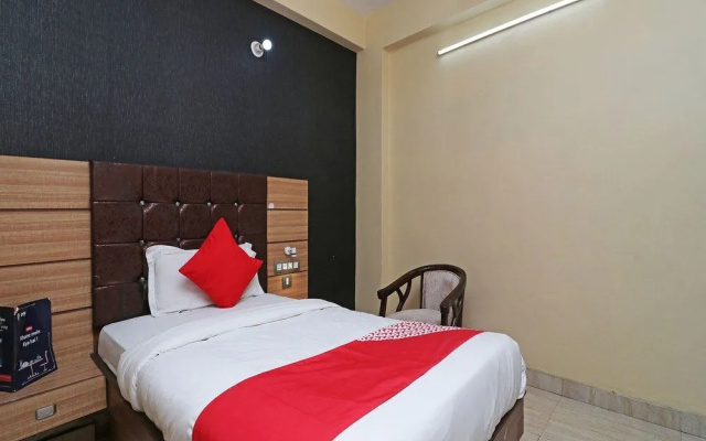 OYO 14808 Rajkamal Palace