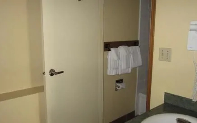 The Pinecone Inn & Suites