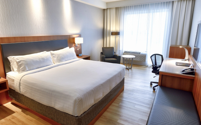 Holiday Inn Express & Suites Vaudreuil by IHG