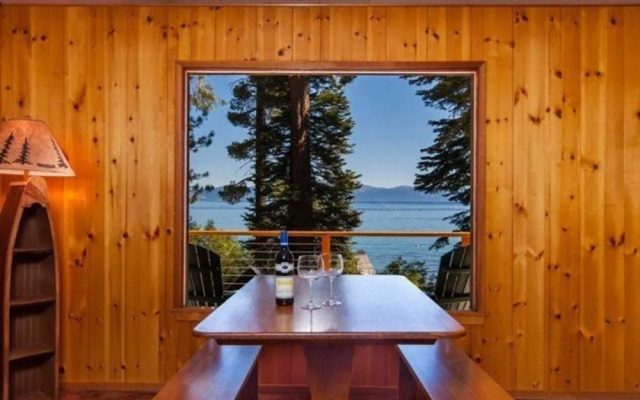 Couples Cove Lakefront Cabin