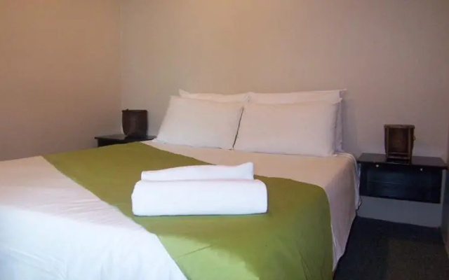Grand Pinnacles Kuching Lodge