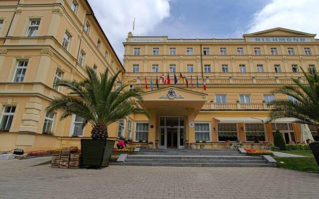 Отель Parkhotel Richmond Карловы Вары вид на фасад