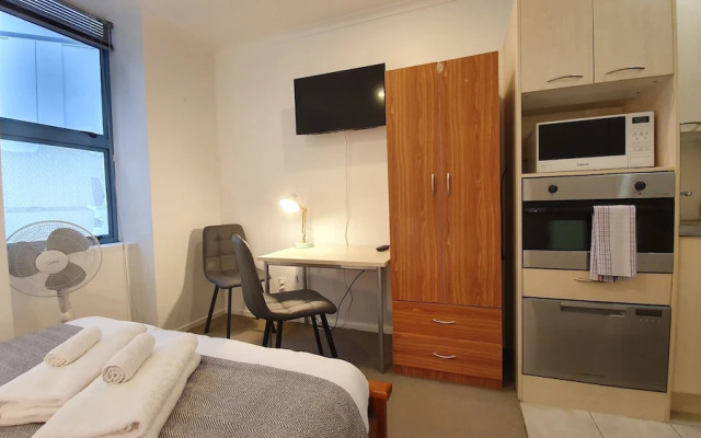 Private & Compact CBD Studio - Free Wifi