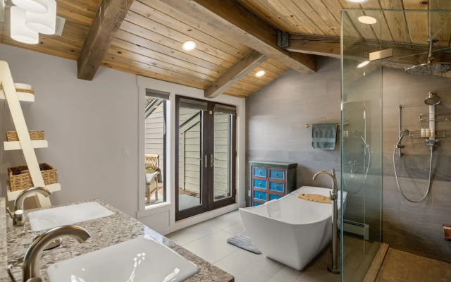Central Aspen Condo Walk to Gondola & Ruby Park - LC5