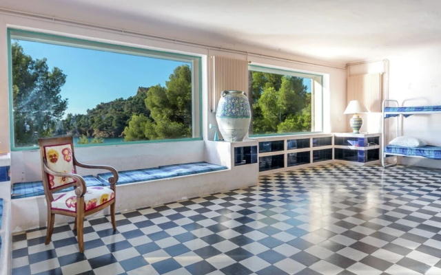 Beautiful Villa in Rayol-Canadel-sur-Mer near Sea