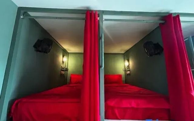 Whoopers Hostel Ao Nang - By The Beach