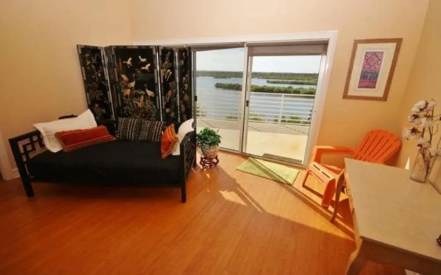 Luxury on the Lagoon Apartment 4