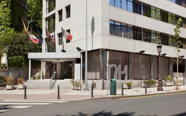 Отель NH Ciudad de Santander вид на фасад
