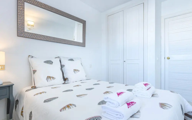 Peaceful Apartment in Empuriabrava with Terrace near Beach