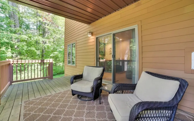 Modern Bellaire Condo: Pool Access, Near Skiing!