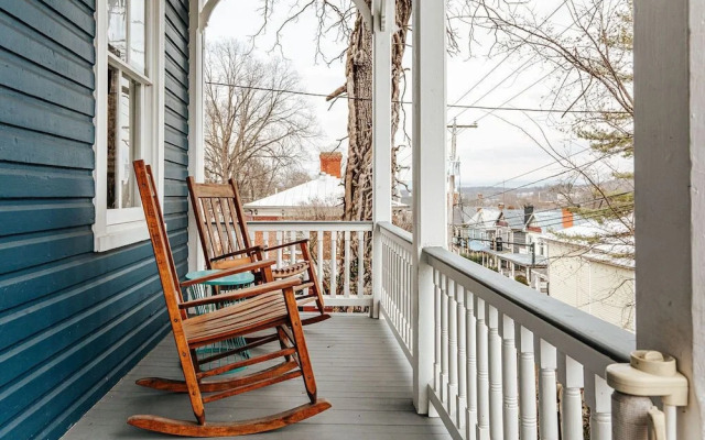 Hilltop Hideaway