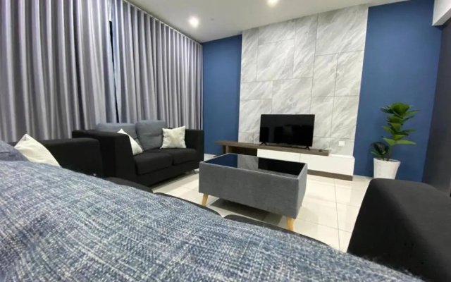 Sunrise Gurney Beautiful Sea or City view Duplex 2BR