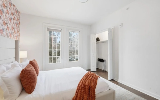 Bright 3BR Aptclose to Universities Parking