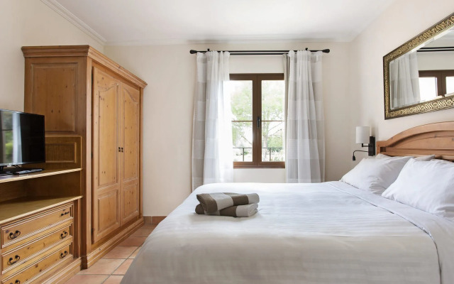 Отель Marriott's Club Son Antem