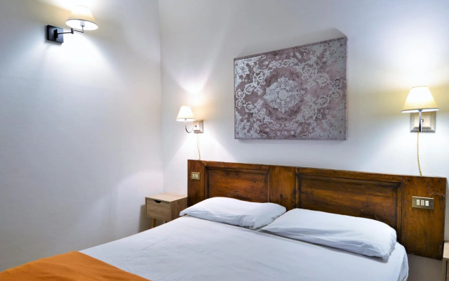 Pleasant holiday home in Mantignana with private terrace