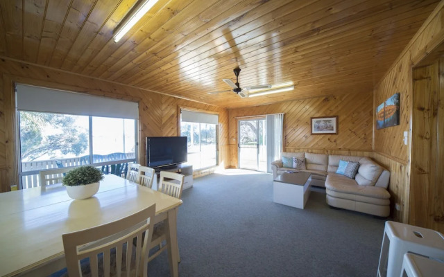 Mundic Waterfront Cottages