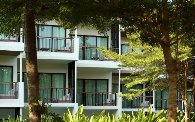 Отель Holiday Inn Resort Phuket Mai Khao Beach пляж Май Кхао вид на фасад