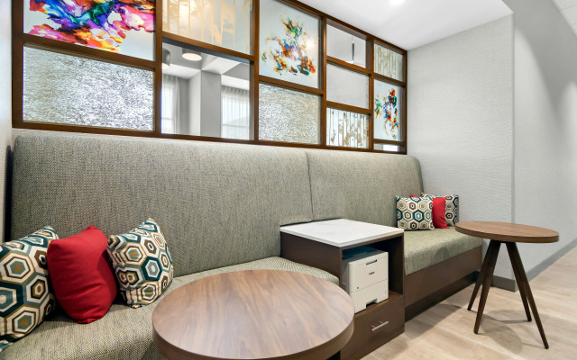 Hampton Inn & Suites Chicago Medical District UIC
