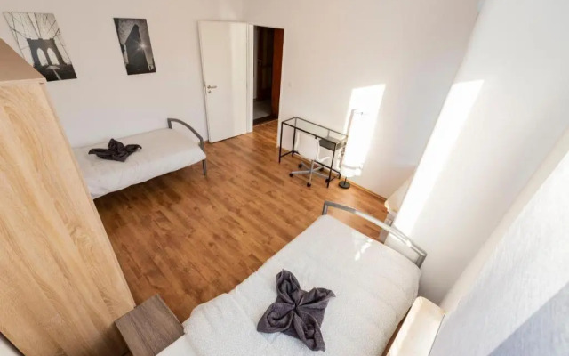 AVR Apartment HOF 7