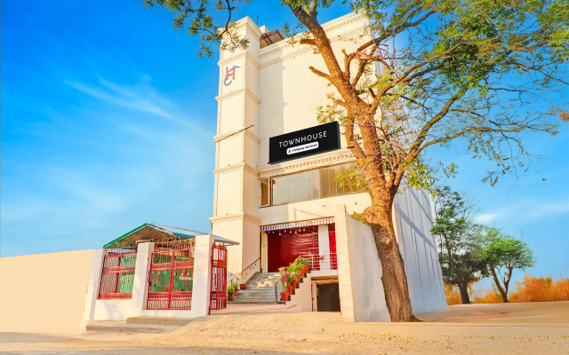Super Townhouse Patel Nagar Near Saharanpur Chowk Dehradun