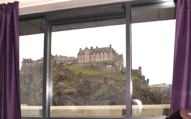 Premier Inn Edinburgh - Princes Street