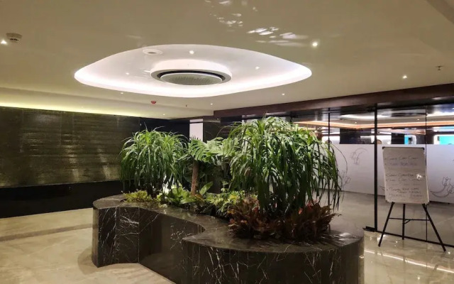 Hotel Tulips Grand