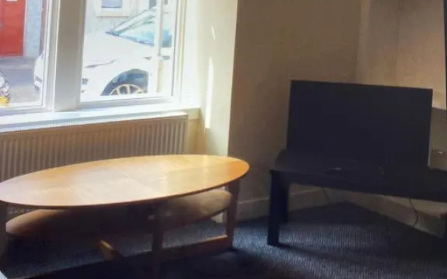 Ground floor / L 103 Nelson street