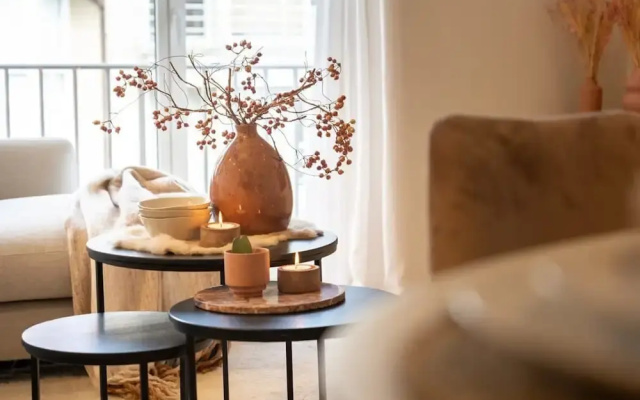 Stunning Apartment on top Location With Parking