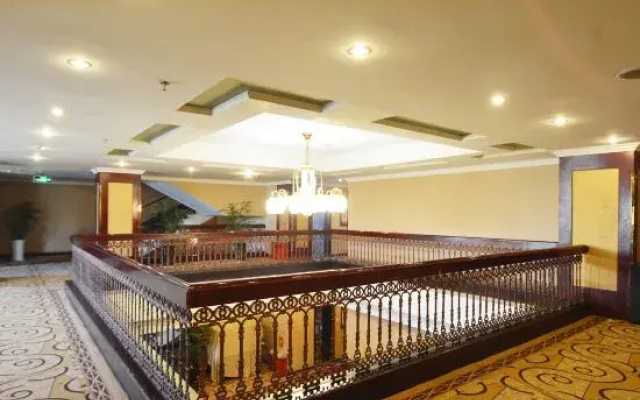 Liangqi Hotel (Luohe City Government Store)