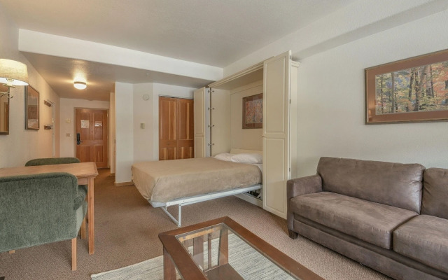 Gateway Lodge 5031