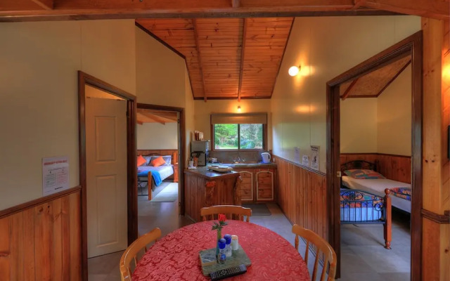 Stanley Lakeside Spa Cabins