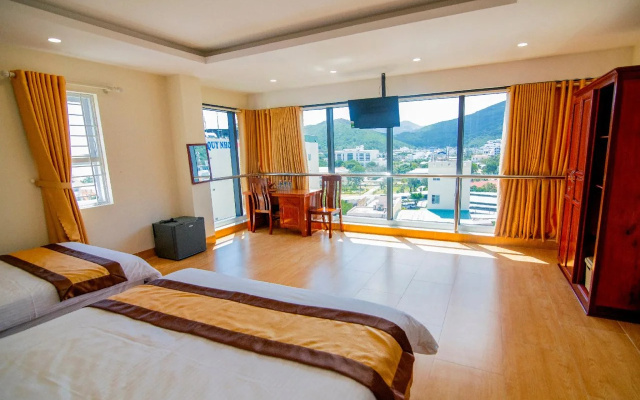 Green Hotel