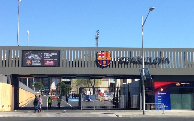 Апартаменты Espai Barcelona Camp Nou Apartment вид на фасад