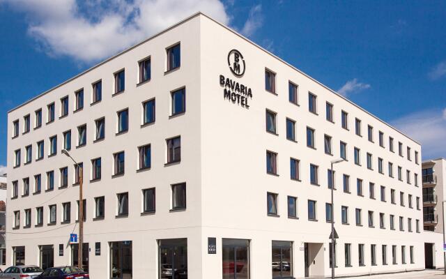 Отель Bm Bavaria Motel Munich-Freiham Мюнхен вид на фасад