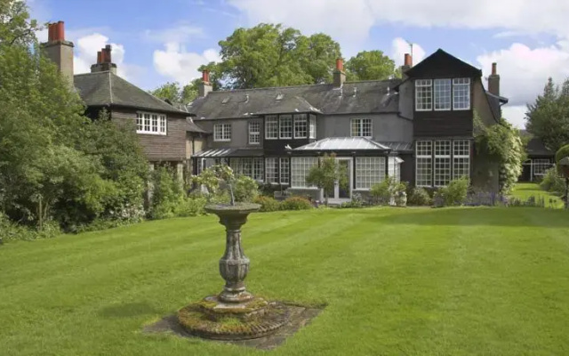 Skirling House