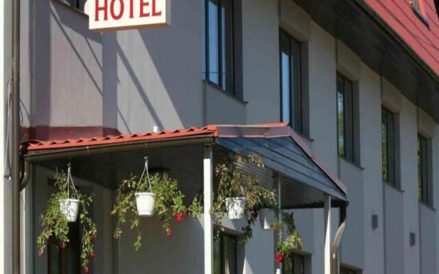 Riverside Hotel вид на фасад
