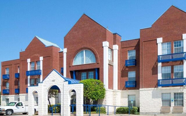 Comfort Suites Las Colinas Center In Irving United States Of