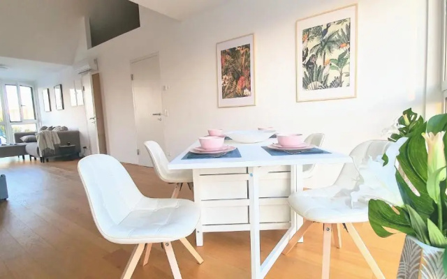 Rooftop Terrace, free garage parking and Pool!