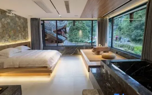 Qingcheng Houshan Huaguan Mountain Villa