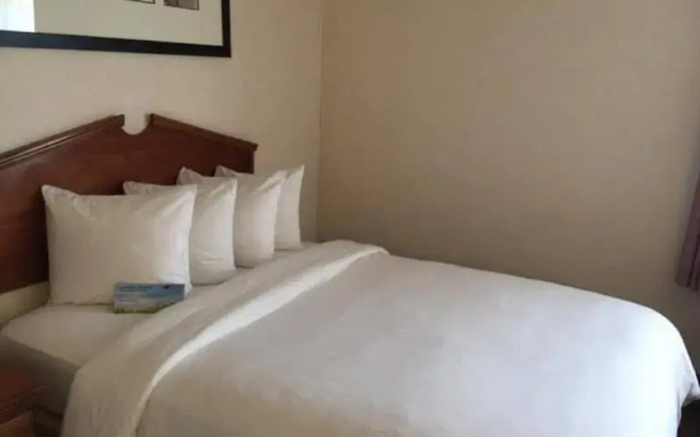 Days Inn & Suites by Wyndham Denver International Airport