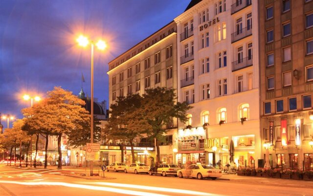 Отель Novum Hotel Kronprinz Hamburg Hauptbahnhof Германия, Гамбург - 2 отзыва об отеле, цены и фото номеров - забронировать отель Novum Hotel Kronprinz Hamburg Hauptbahnhof онлайн вид на фасад
