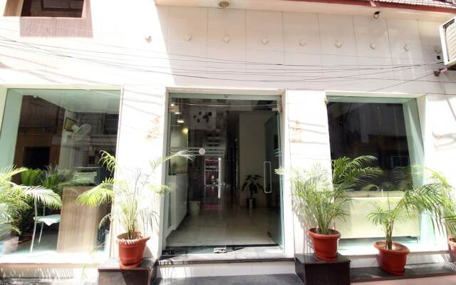 Hotel Baba Inn Paharganj вид на фасад