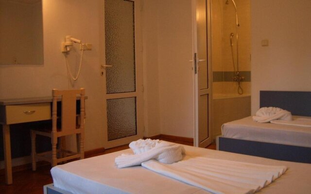 ADIS Holiday Inn Hotel комната для гостей
