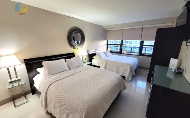 Alexander 1419 3 Bedroom Apts by RedAwning