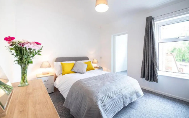 Bright 3 Bedroom Townhouse Near City Centre